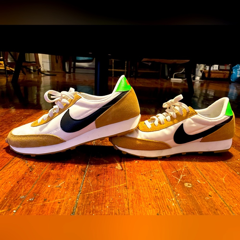 Nike Daybreak Sneakers 7.5 Women